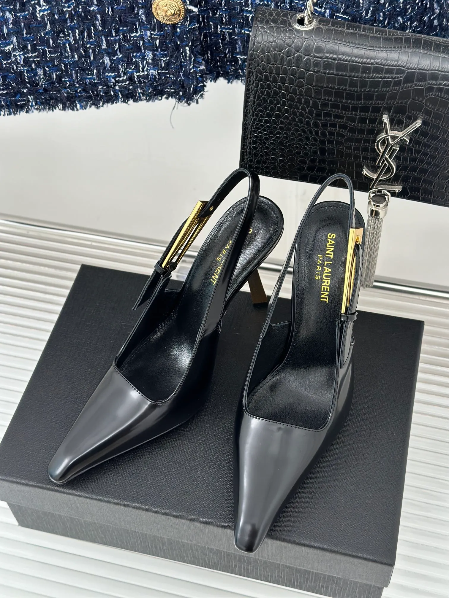 👟👟Ex-factory price 540👟👟 Women's shoes Women's clothing Women's shoes Women's clothing Women's shoes Women's clothing Saint Lauren*YSL Saint Laurent 24ss new catwalk high-heeled pointed-toe sandals The upper is made of calf patent leather, the lining is tiptoe mixed sheepskin, and the genuine leather outsole imported from Italy Heel height: 9 cm Size: 34-41